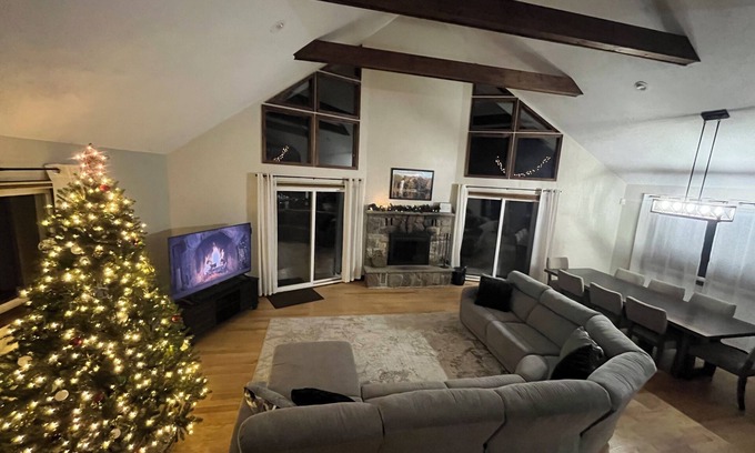 Gouldsboro Ski Chalet | Newly updated, great for families up to 12 & pets; read our reviews!