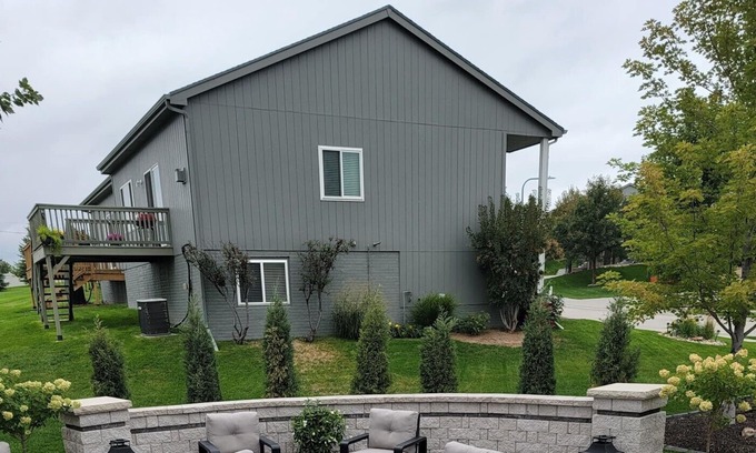 Millard House | Newly Upgraded Beautiful 3 bedroom Home with Hot Tub Firepit and 2 Garage