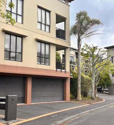 Auckland Apartment | newmarket fully furnished 2 bedrooms