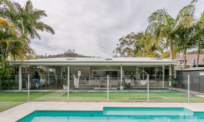 Newport House | Newport Hampton's Beach House.- Tropical Pool!