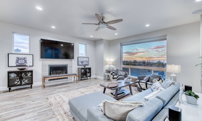 Grover Beach House | Newport Oceanview House w/Rooftop Decks