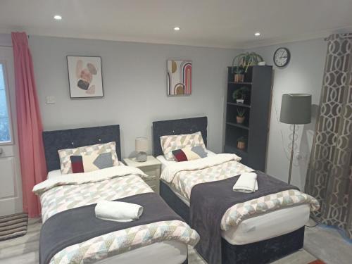 Newport Apartment | Newport rental property Furnished studio near train station Free Wifi Parking
