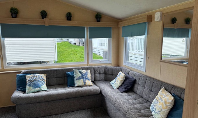 Newquay Apartment | Newquay Bay Porth Caravan - 3 Bed