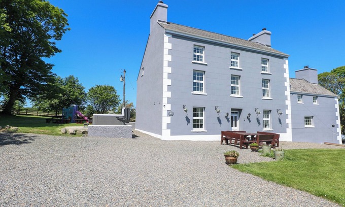 Haverfordwest Cottage | NEWTON WEST FARM, pet friendly, character holiday cottage in Newgale