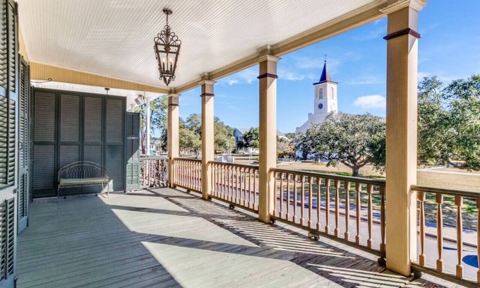 St. Martinville House | Next door to Maison De Tours