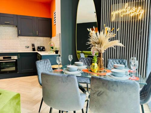 Montpelier Apartment | Next To Brighton Beach 3 Bedroom & 2 Bathroom Flat Sleep 12 Guests