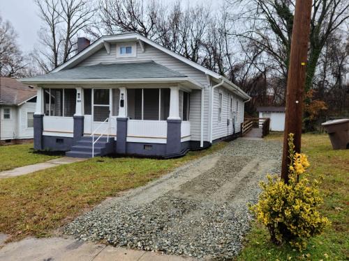 Greensboro House | Next to Downtown Greensboro Bungalow Rooms