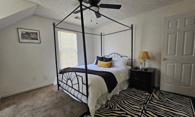 Stone Mountain House | NFL House – 1Train Ride Away-7Min to Train Station, 8-Guests, 4-BRDs, Game Room