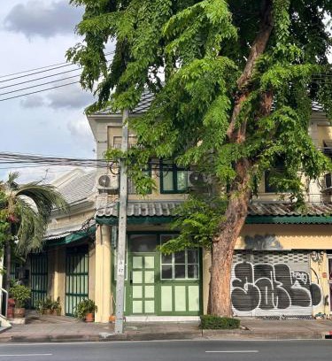 Pom Prap Sattru Phai Apartment | Ni Haus, cozy place for 4 people