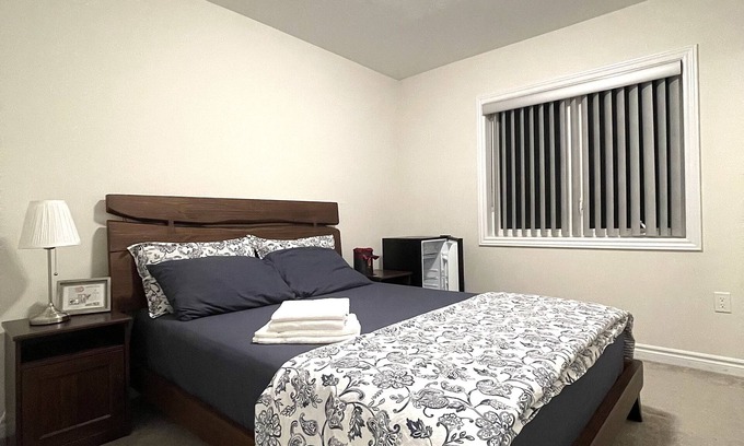 Thorold House | Niagara Falls Private Bedroom 15 mins away from Falls
