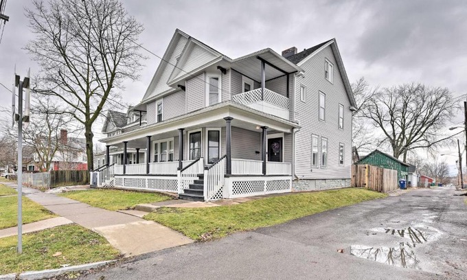 Niagara Falls House | Niagara Falls Townhome Near Wineries!