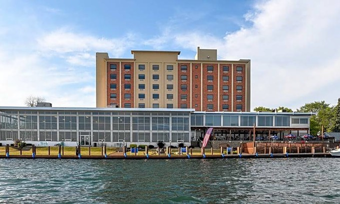 Niagara Falls Hotel | Niagara Riverside Resort, BW Premier Collection