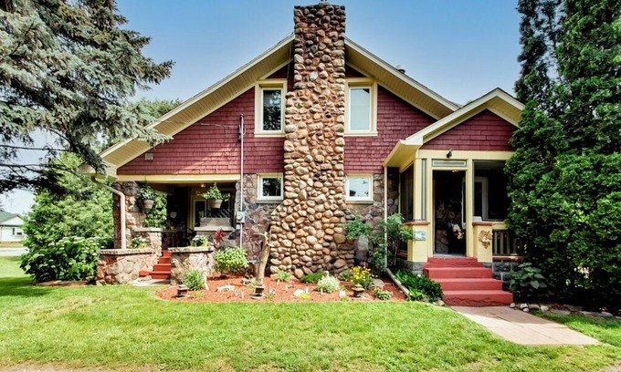 Beamsville House | Niagara Wine Country Cottage
