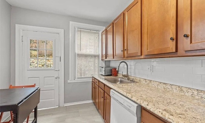 Edgewood Apartment | Nice 1-bedroom apartment in Class A Pittsburgh neighborhood