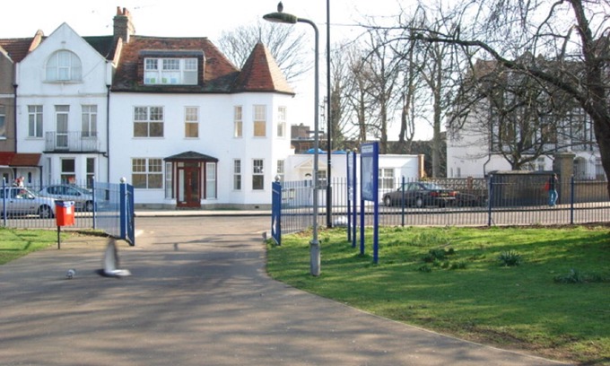 Edmonton Apartment | Nice 2-bedroom apartment convenient for centre and close to Tottenham stadium