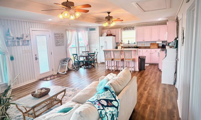 Holly Beach House | Nice 2-bedroom house with AC in Holly Beach located in Cameron LA