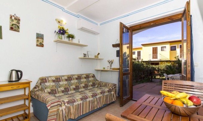 Pirotto Li Frati Apartment | Nice and cozy x4 apartment, located just 500m from the beach of Baia delle Mimose.