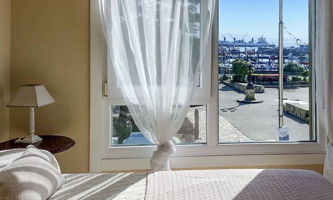 Puebla del Caraminal Apartment | Nice apartment in A Pobra do Caramiñal with WiFi