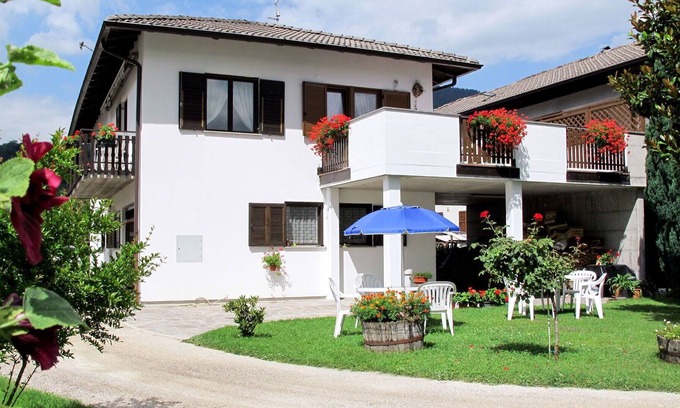 Calceranica al Lago Apartment | Nice apartment for 4 guests with WIFI, TV, patio and parking