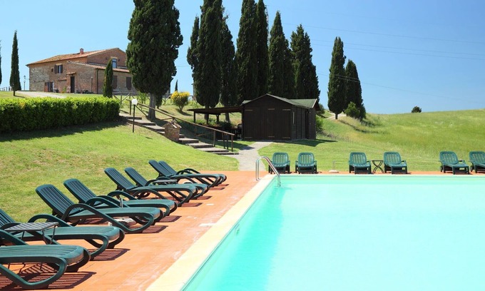 Ponte di Gabbiano Villa | Nice apartment in villa for 4 people with pool, WIFI, TV, pets allowed and parking, close to Siena
