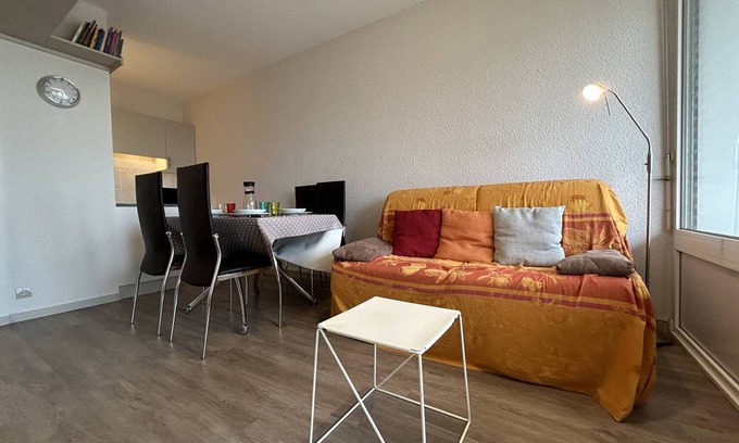 Port District Apartment | Nice apartment 5 min from the sea, 2 bedrooms, parking, balcony, Châtelaillon-Plage