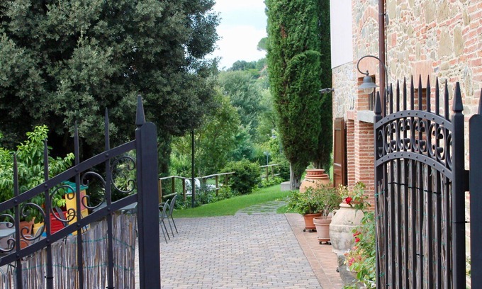 Popoltaio-Schiacciato Villa | Nice apartment in villa for 9 guests with pool, A/C, WIFI, TV, patio and parking