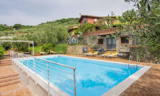 Pieve a Nievole Apartment | Nice apartment for 3 people with pool, hot tub, WIFI, TV, patio, pets allowed and parking