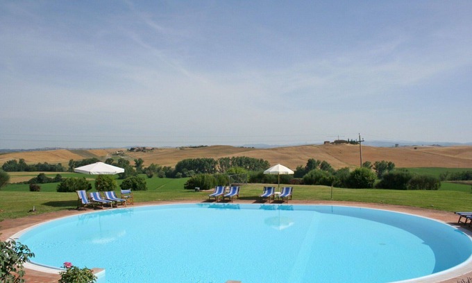 Monteroni d'Arbia Apartment | Nice apartment for 2 guests with pool, WIFI and panoramic view, close to Siena
