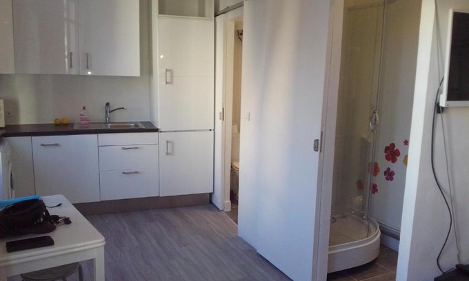 Vernier Apartment | Nice Apartment Backpackers S1 & S2