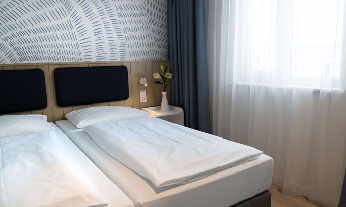 Tarnewitz Apartment | Nice apartment for 4 people with pool, WIFI, TV, terrace and parking