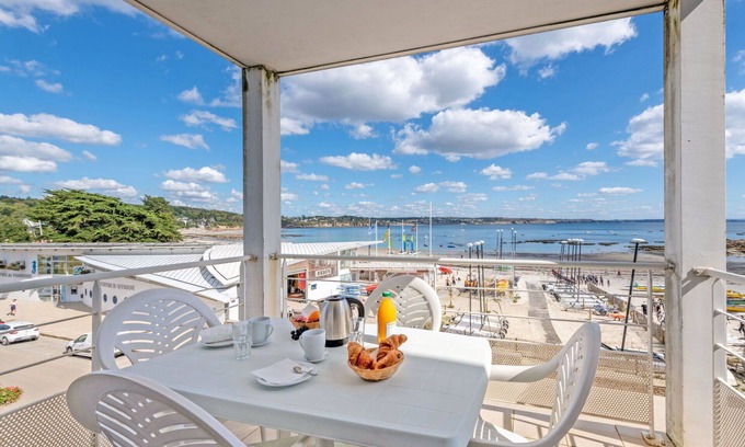Saint-Mathieu Apartment | Nice apartment for 6 guests with pool, TV, balcony and parking