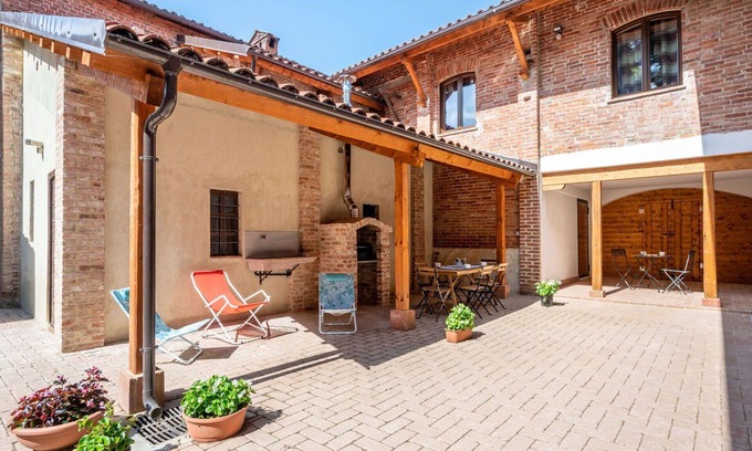 Mondovi Apartment | Nice apartment for 3 people with WIFI, TV, patio and pets allowed