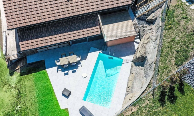 Collombey-Muraz Apartment | Nice apartment for 4 people with WIFI, pool, TV, terrace, pets allowed, panoramic view and parking