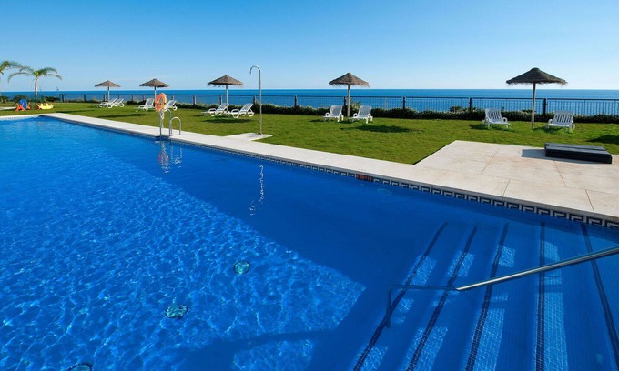 Torrox Costa Apartment | Nice apartment for 4 guests with A/C, WIFI, pool, TV, terrace, pets allowed and parking