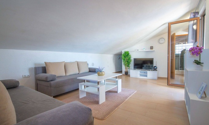 Stinica Apartment | Nice apartment for 4 guests with WIFI, A/C, TV and terrace