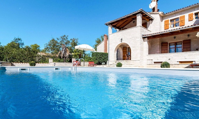 Stifanici Apartment | Nice apartment for 4 people with A/C, WIFI, pool, TV, terrace and pets allowed