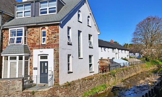 Stratton Apartment | Nice apartment for 4 people with WIFI, pets allowed and parking