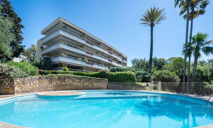 Cannes Apartment | Nice apartment for 4 people with pool, A/C, WIFI, TV, terrace and parking