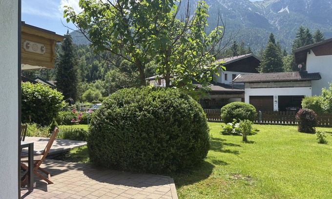 Weissenbach am Lech Apartment | Nice apartment for 6 guests with WIFI, TV, terrace, pets allowed and parking