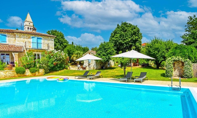 Kastelir-Labinci Apartment | Nice apartment for 6 guests with A/C, WIFI, pool, TV, patio and parking
