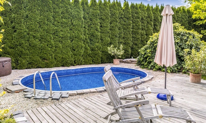 Lukavice Apartment | Nice apartment for 6 people with pool, WIFI, TV, patio and parking