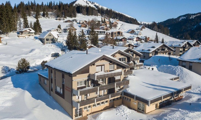 Mitloedi Apartment | Nice apartment for 6 people with WIFI, TV, balcony and parking
