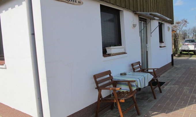 Neuenkirchen Apartment | Nice apartment for 7 people with WIFI, TV, pets allowed and parking