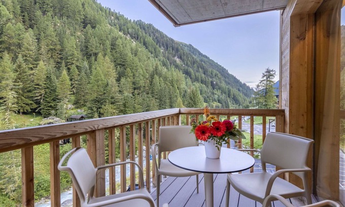 Zinal Apartment | Nice apartment for 8 guests with WIFI, TV, pets allowed and parking