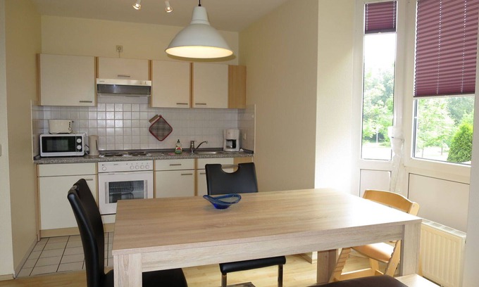 Wremen Apartment | Nice apartment for 4 people with WIFI, TV, terrace, pets allowed and parking