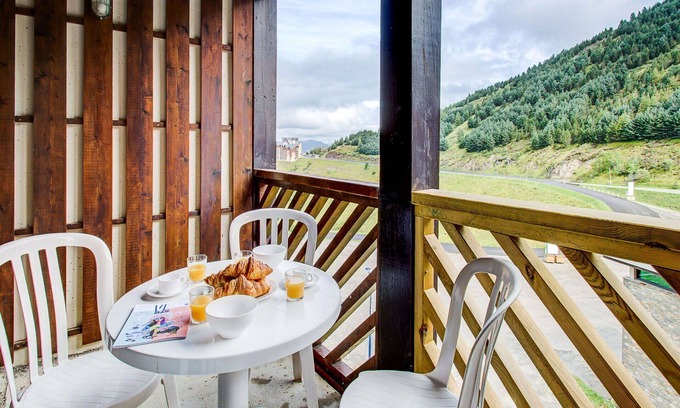 Loudervielle Apartment | Nice apartment for 6 guests with WIFI, pool, TV, balcony and parking
