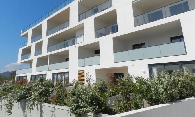 Porto-Vecchio Apartment | Nice apartment for 2 people with WIFI, A/C, pool, TV, terrace and parking