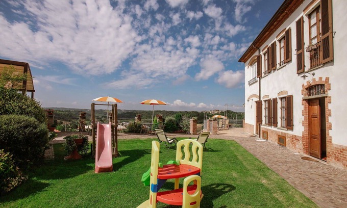Cossombrato Apartment | Nice apartment for 4 people with WIFI, A/C, pool, TV, patio and pets allowed