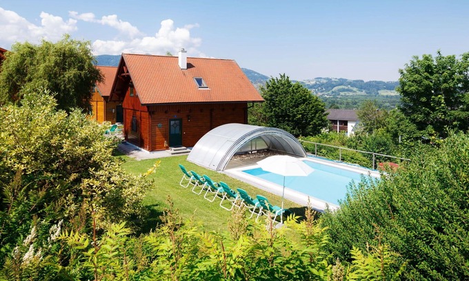 Schlierbach House | Nice apartment in villa for 4 people with pool, WIFI, TV, terrace, pets allowed and parking