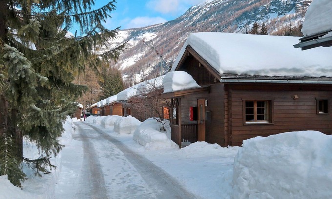 Saas-Balen House | Nice apartment in villa for 4 people with WIFI, TV, patio and pets allowed